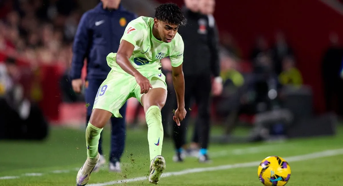 Thần đồng 18 tuổi là người dẫn dắt lối chơi của Barca